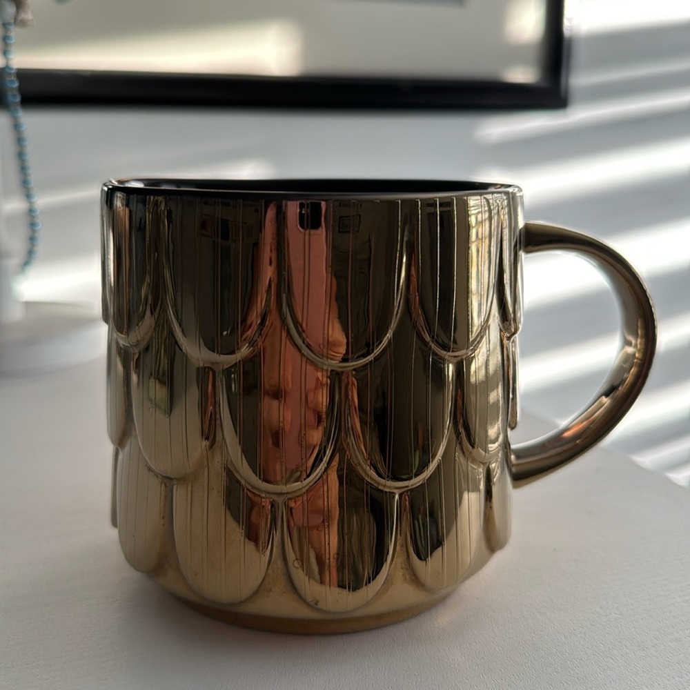 Starbucks Gold Scale Scallop Coffee Mug with Black Inside with White Logo 2019